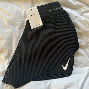 NWT Nike Aeroswift Womens Shorts Size M